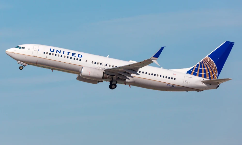 Αναγκαστική προσγείωση Boeing 737-800 στη Νέα Ζηλανδία- Πήρε φωτιά ο κινητήρας την ώρα της πτήσης (Βίντεο)
